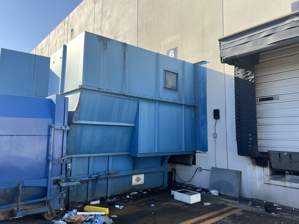 Pre-Owned 4yd Compactor W/ Tipper