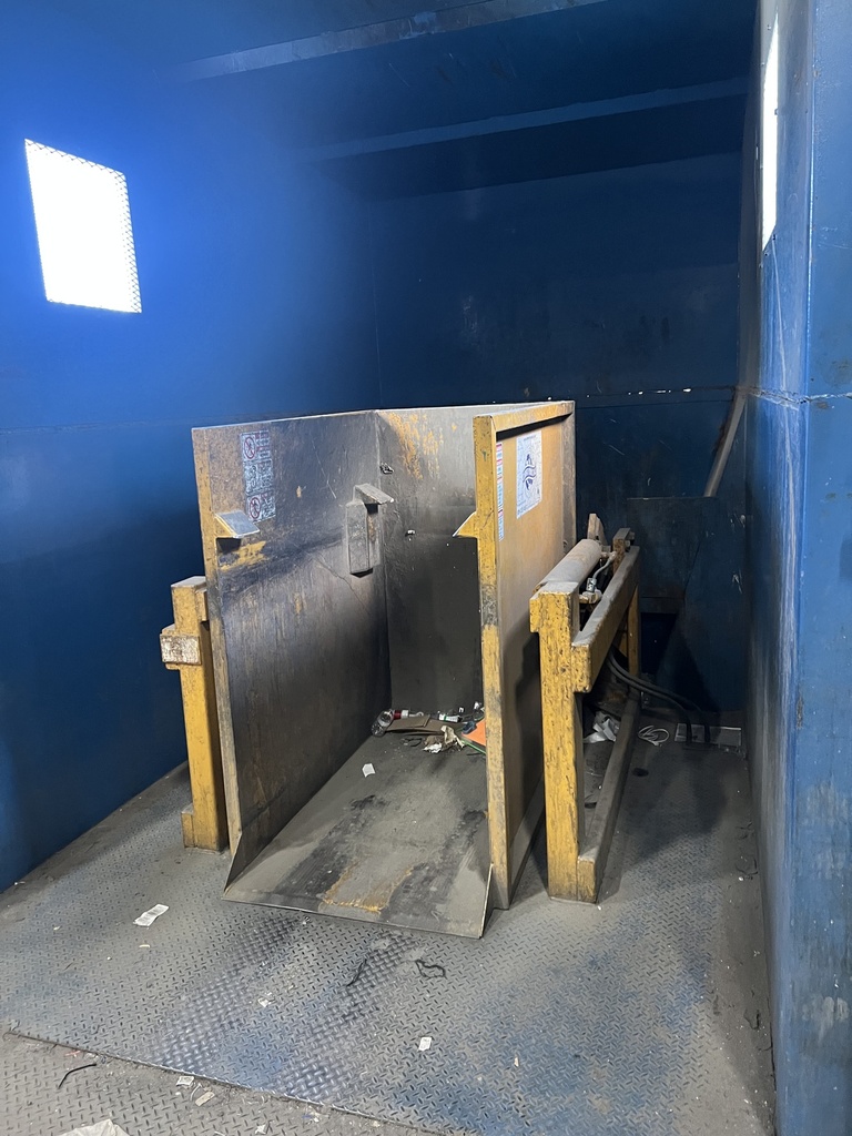 Pre-Owned 4yd Compactor W/ Tipper