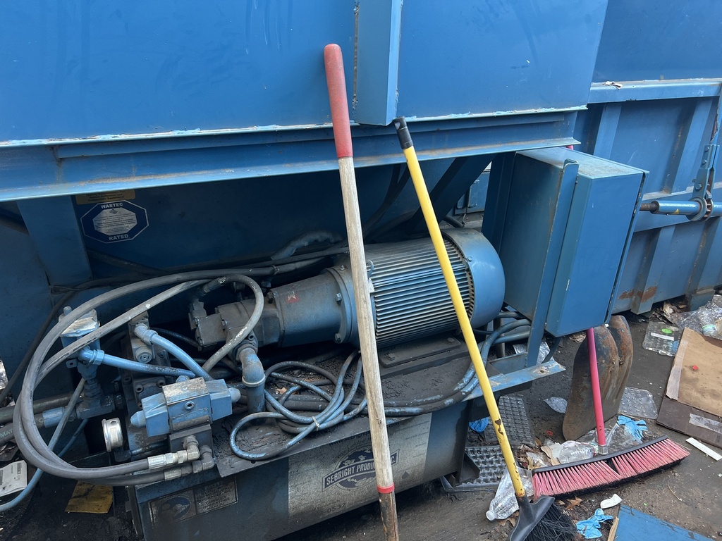 Pre-Owned 4yd Compactor W/ Tipper